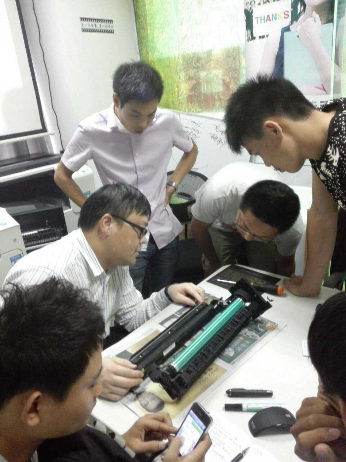 科頤辦公記-震旦技術培訓現(xiàn)場拆裝講解